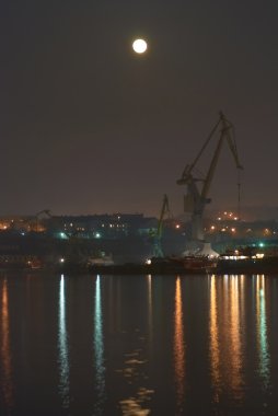 dolunay ile gece şehir