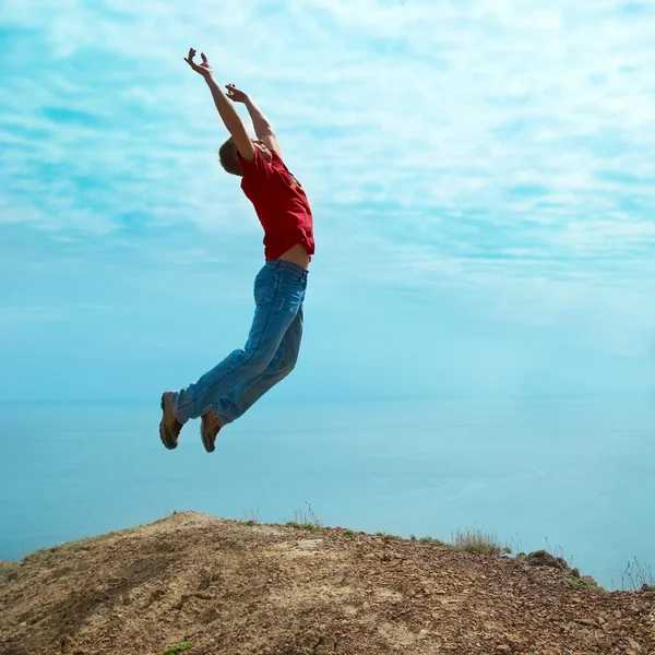 Adam jumping cliff — Stok fotoğraf