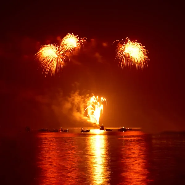 Fuochi d'artificio vacanza colorati — Foto Stock