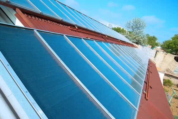 Solaranlage auf dem Dach — Stockfoto