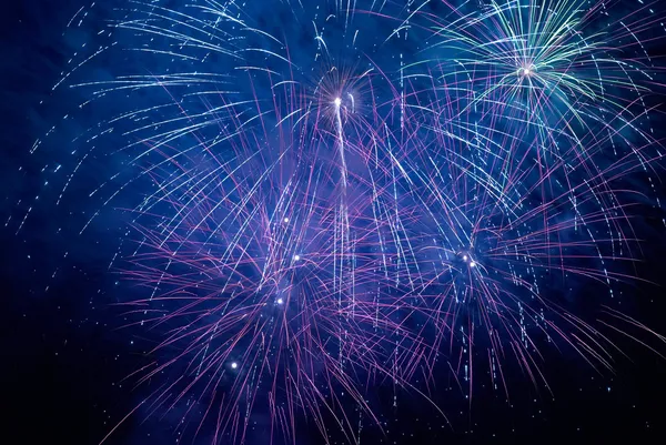 Coloridos fuegos artificiales navideños — Foto de Stock