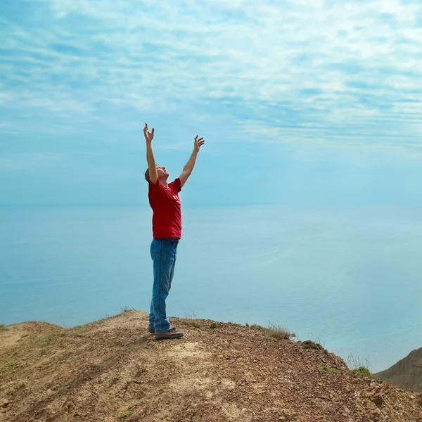 Happy man on the cliff — Stock Photo, Image