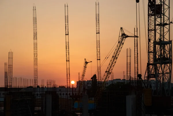 Industriële kranen — Stockfoto