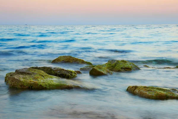 Rocce nel mare — Foto Stock