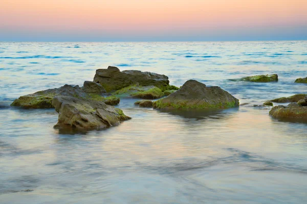 Rochers dans la mer — Photo