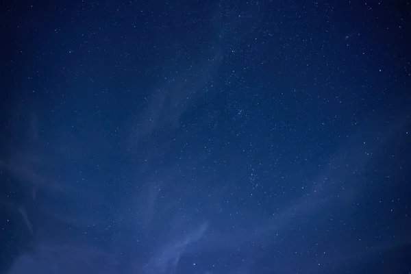 Cielo azul oscuro con muchas estrellas —  Fotos de Stock