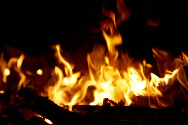 Fuego en la chimenea. — Foto de Stock