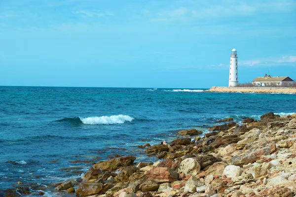 Farol na costa — Fotografia de Stock