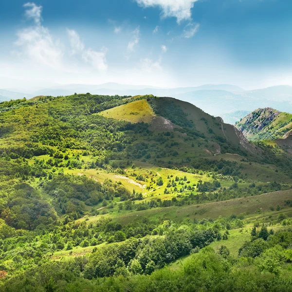 Montanha verde — Fotografia de Stock