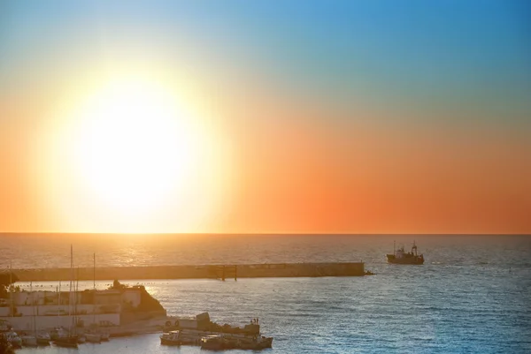 Pôr do sol acima do mar — Fotografia de Stock