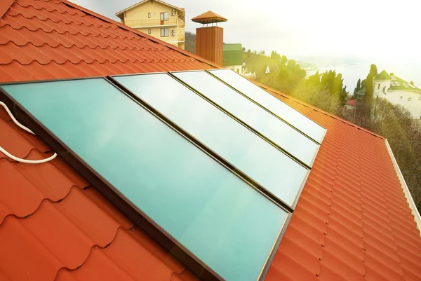 Sistema solar de calentamiento de agua —  Fotos de Stock