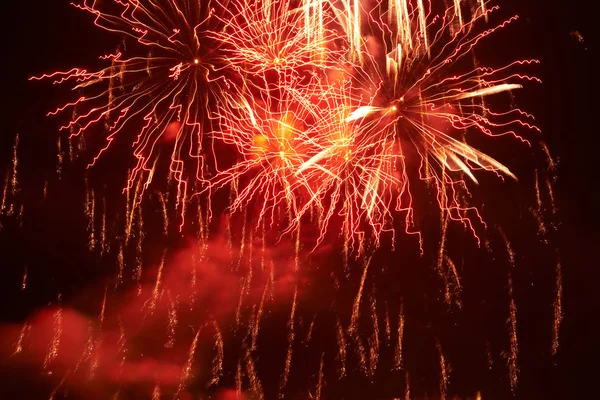 Fuegos artificiales coloridos rojos — Foto de Stock