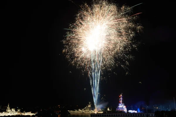 Farbenfrohes Feuerwerk — Stockfoto