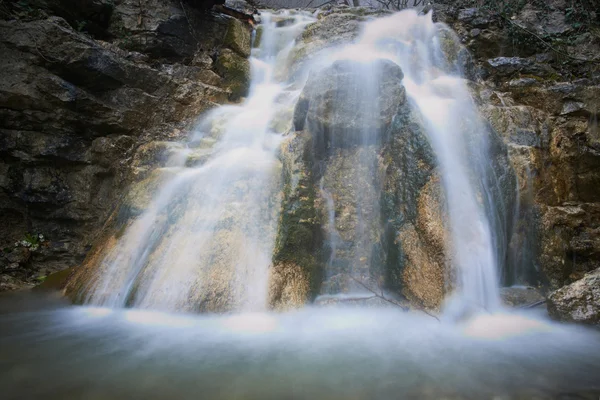 Красивий водоспад — стокове фото
