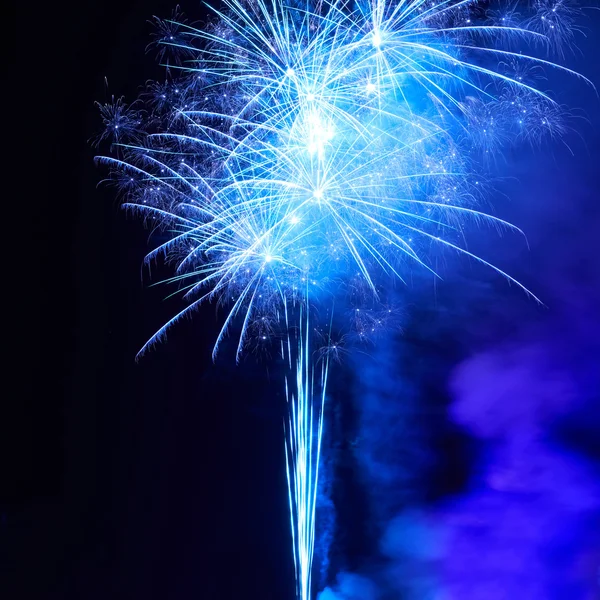 Fogos de artifício coloridos — Fotografia de Stock