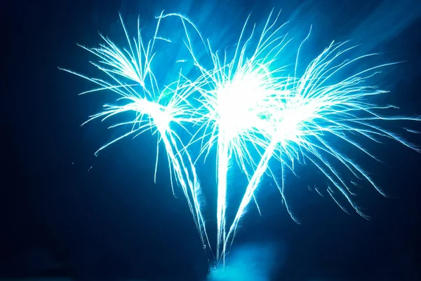 Fogos de artifício coloridos — Fotografia de Stock