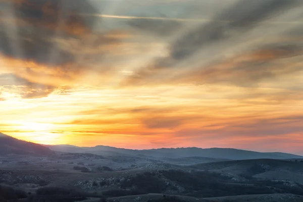 Montagne con cielo colorato — Foto Stock