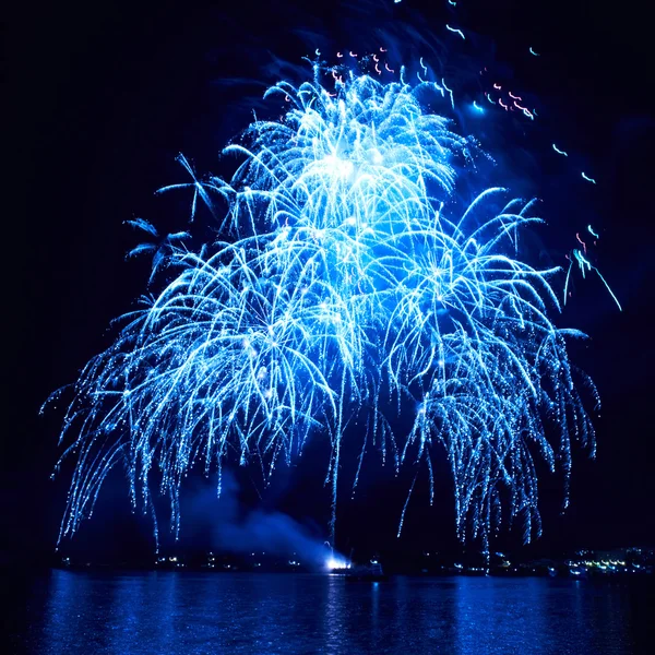 Fogos de artifício azuis — Fotografia de Stock
