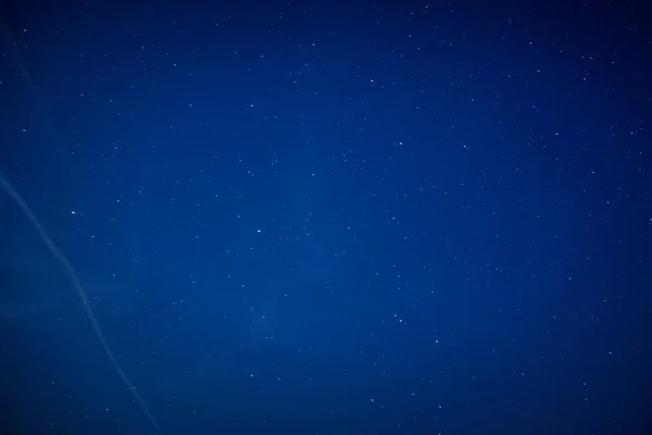 Céu escuro azul com estrelas — Fotografia de Stock