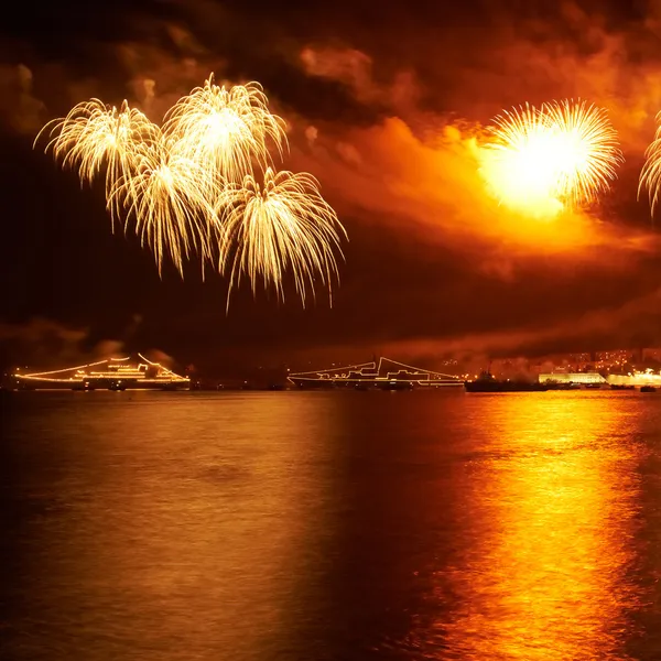 Fuochi d'artificio colorati rossi — Foto Stock