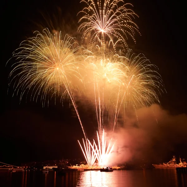 Fuegos artificiales coloridos — Foto de Stock