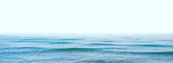 Blauw Zeewater Panorama Met Witte Lucht Voor Design Kopieerruimte — Stockfoto