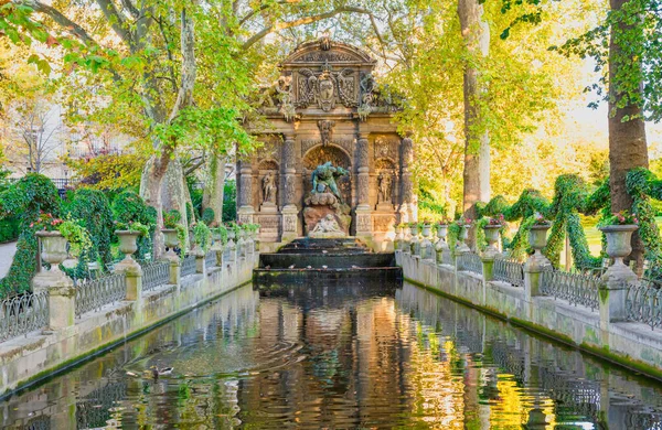 Fuente Romántica Estilo Barroco Medici Lujoso Jardín París Francia —  Fotos de Stock