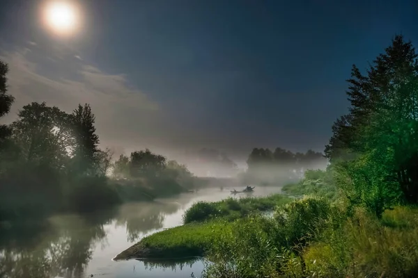 Paisagem Com Luz Lunar Noite Sobre Rio Nevoeiro Acima Água — Fotografia de Stock