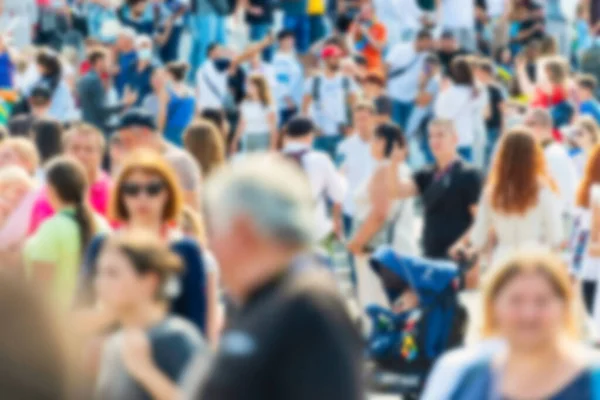 Multitud Personas Con Hombres Mujeres Borrosos Concurrida Calle Ciudad —  Fotos de Stock