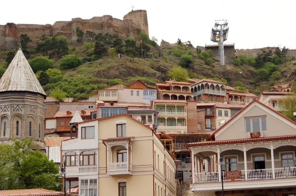 Balconi tradizionali in legno intagliato del centro storico di Tbilisi, Rep — Foto Stock