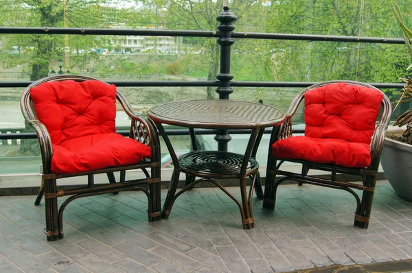 Red chairs outdoor with table — Stock Photo, Image