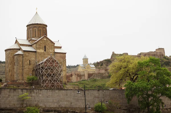 Tradycyjne rzeźbienia drewniane balkony starego miasta Tbilisi, rep — Zdjęcie stockowe