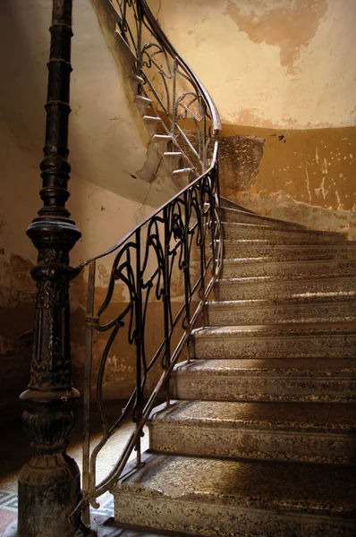 Ancien escalier dans les maisons de Tbilissi des 18-19 siècles, République de — Photo