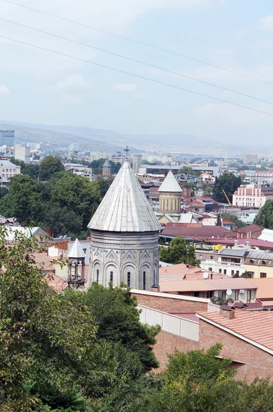 Iglesias y cúpulas de Tiflis, vista a la parte histórica de la ca —  Fotos de Stock