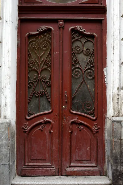 Jugendstil-Tür in der Altstadt von Tiflis, Republik Georgien — Stockfoto