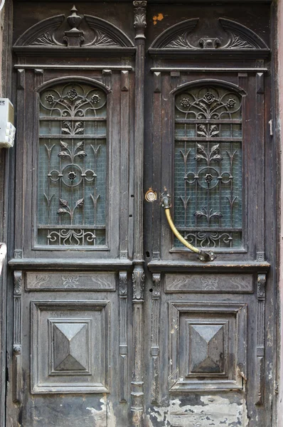 Puerta antigua Art-Nouveau en el casco antiguo de Tiflis, República de Georgia —  Fotos de Stock