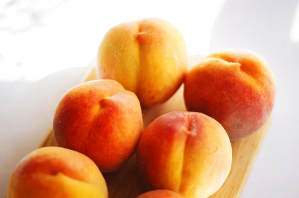 成熟多汁的桃子的特写 — 图库照片
