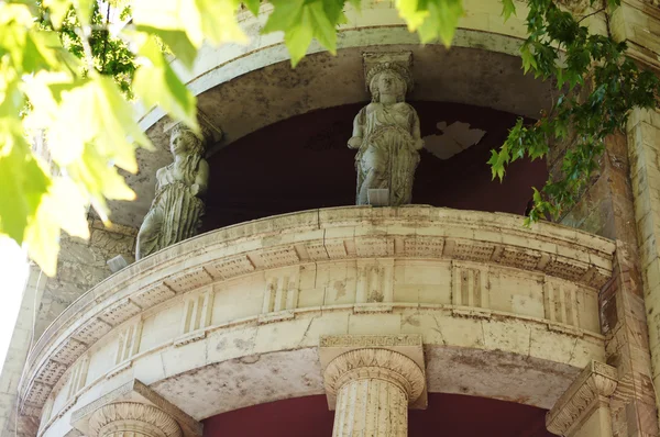 Façade Art Nouveau dans la vieille ville de Tbilissi, zone restaurée — Photo