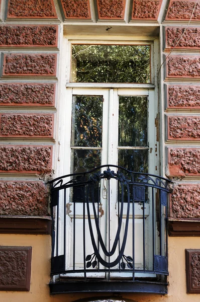 Art-Nouveau facade in Tbilisi Old town, restored area — Stock Photo, Image