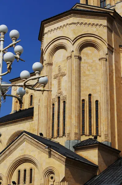 La catedral ortodoxa más grande de la región del Cáucaso - Santa Trinidad —  Fotos de Stock
