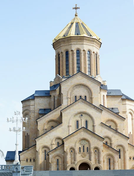 De grootste orthodoxe kathedraal van de regio van de Kaukasus - st. trinity — Stockfoto