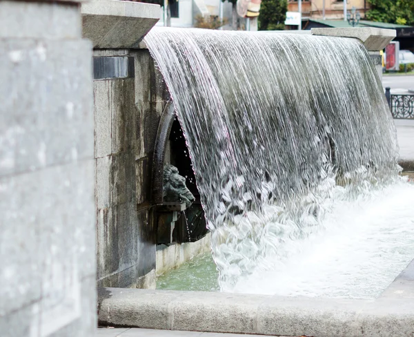 Leeuw fontain in oude tbilisi, Republiek Georgië — Stockfoto