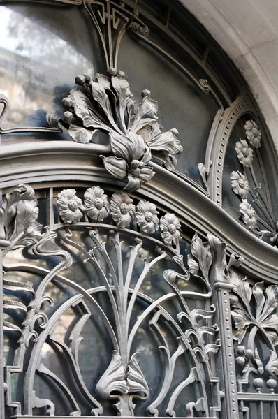 Detalhes de fachadas Art-Nouveau e decoração de edifícios em Tbilisi Old — Fotografia de Stock