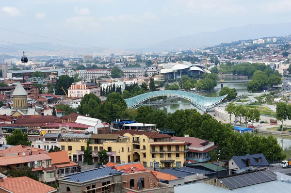 Igrejas e cúpulas de Tbilisi, vista para a parte histórica do ca — Fotografia de Stock