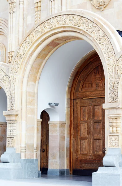 La catedral ortodoxa más grande de la región del Cáucaso - Santa Trinidad — Foto de Stock