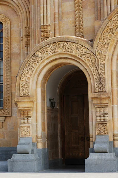 La catedral ortodoxa más grande de la región del Cáucaso - Santa Trinidad — Foto de Stock