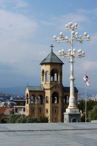 Die größte orthodoxe Kathedrale der Kaukasusregion - die Dreifaltigkeit — Stockfoto