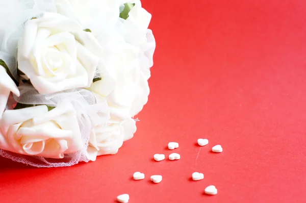 Corazones y rosas blancas — Foto de Stock