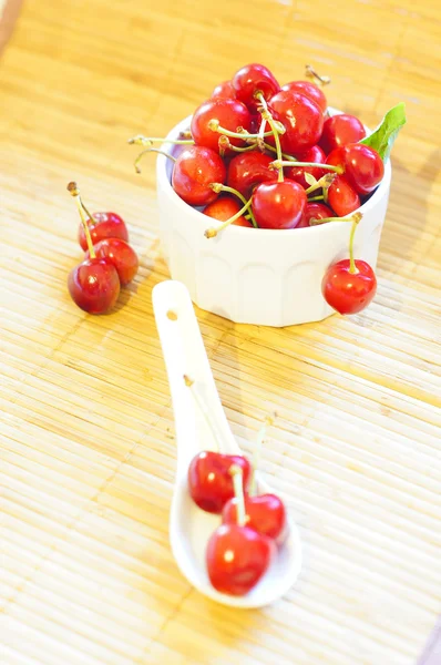 Frutas frescas de cereza — Foto de Stock