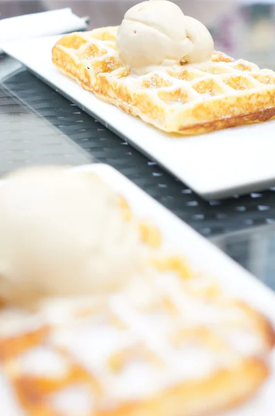 Waffle francês com sorvete — Fotografia de Stock